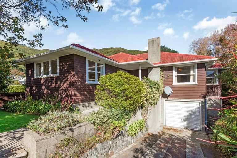 Photo of property in 2 Cleary Street, Waterloo, Lower Hutt, 5011
