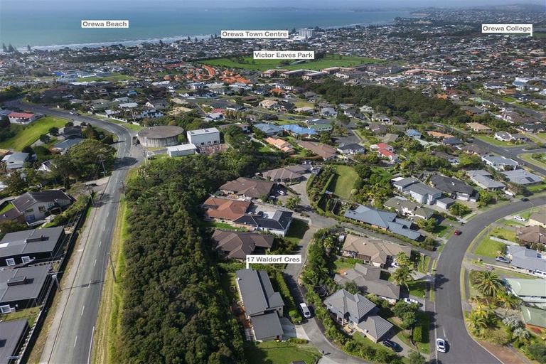 Photo of property in 17 Waldorf Crescent, Orewa, 0931