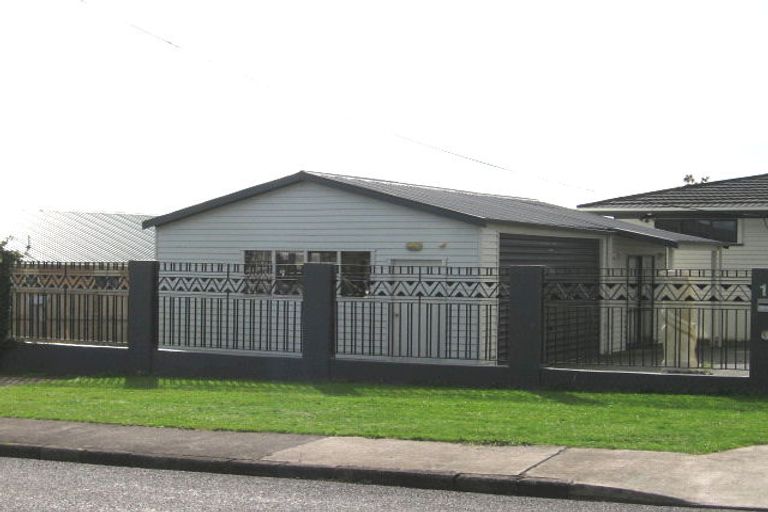 Photo of property in 15 Tawa Road, Te Atatu Peninsula, Auckland, 0610