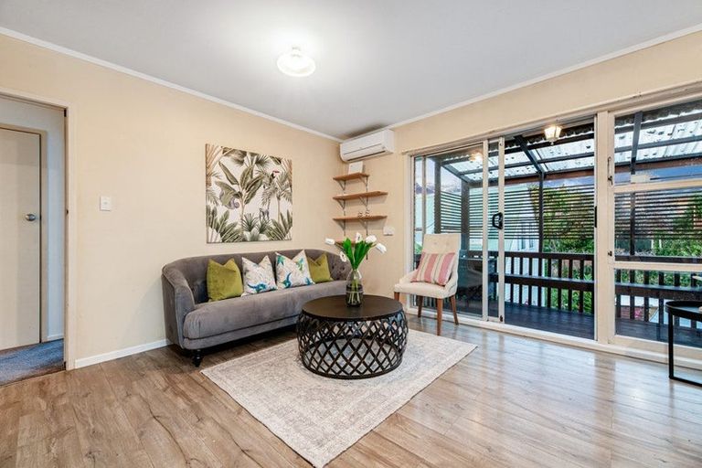Photo of property in 2/7 Dakota Avenue, Beach Haven, Auckland, 0626
