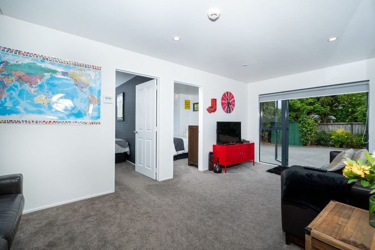 Photo of property in 12 Opanuku Road, Henderson Valley, Auckland, 0612