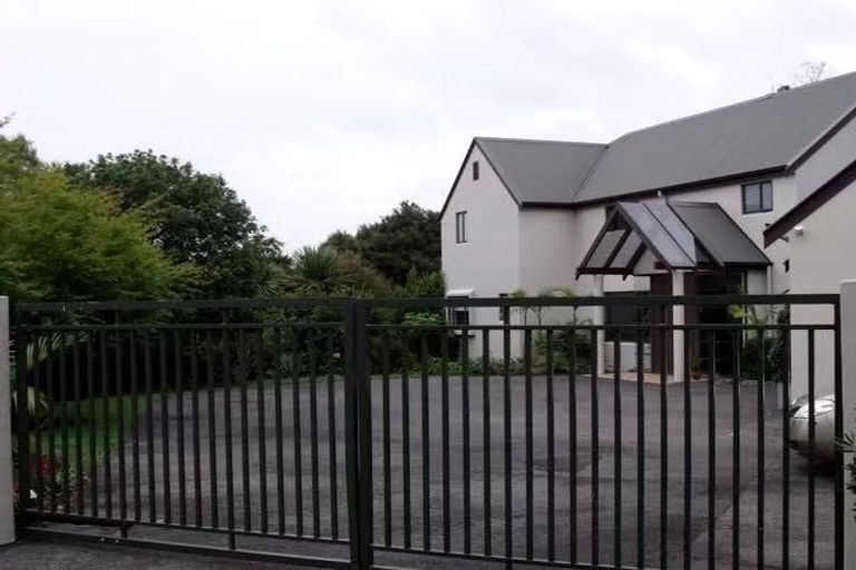 Photo of property in 26a Chedworth Drive, Glenfield, Auckland, 0629