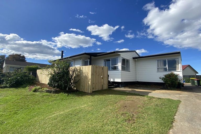 Photo of property in 37 Seaward Place, Wattle Downs, Auckland, 2103