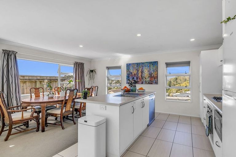 Photo of property in 10 Moonraker Place, Whitby, Porirua, 5024