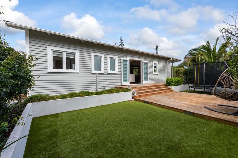 Photo of property in 50 Hollis Road, Paraparaumu Beach, Paraparaumu, 5032