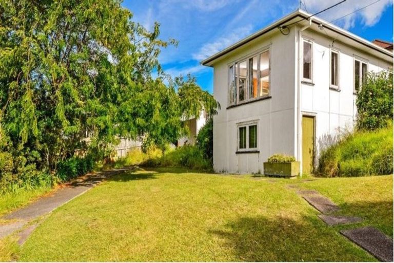 Photo of property in 83 Castor Bay Road, Castor Bay, Auckland, 0620