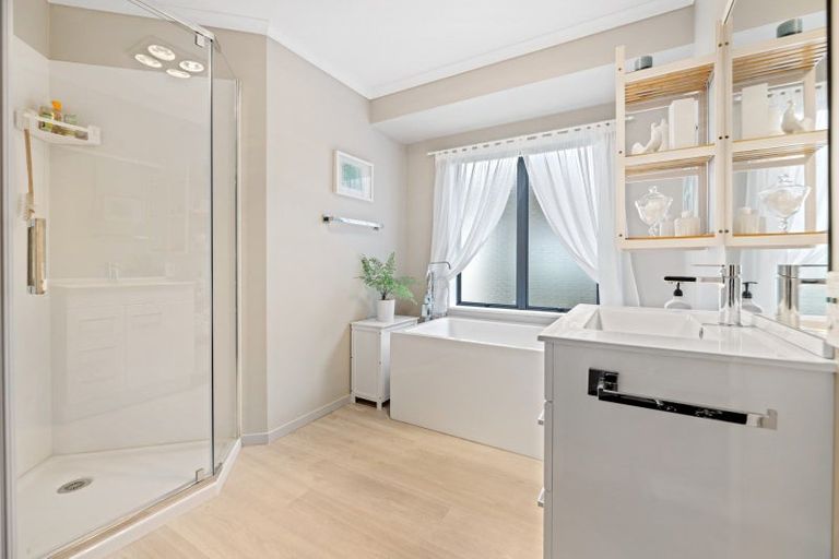 Photo of property in 43 Kinder Street, Acacia Bay, Taupo, 3330