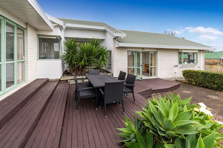 Photo of property in 10 Sandpiper Grove, Unsworth Heights, Auckland, 0632