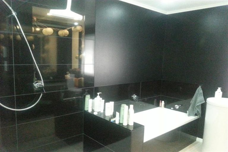 Photo of property in 56 Shelly Bay Road, Maupuia, Wellington, 6022