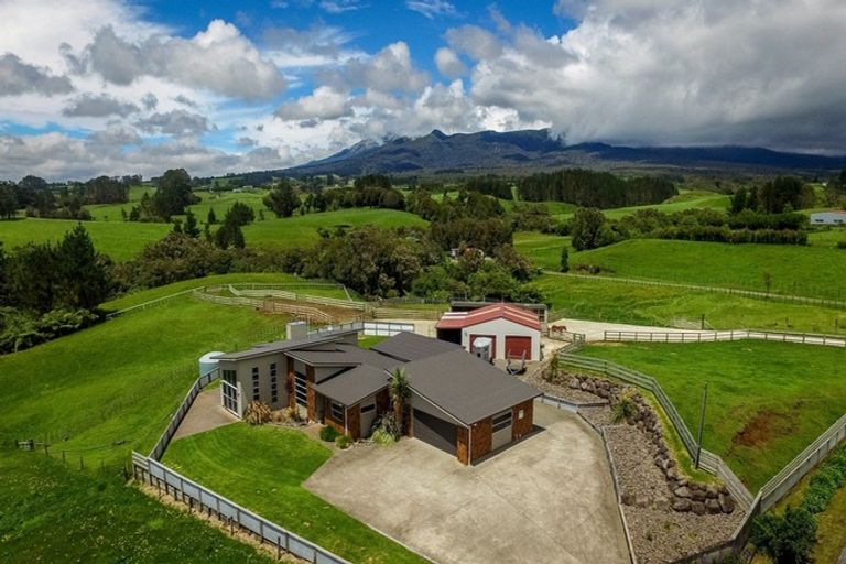 Photo of property in 1375 Carrington Road, Hurworth, New Plymouth, 4371