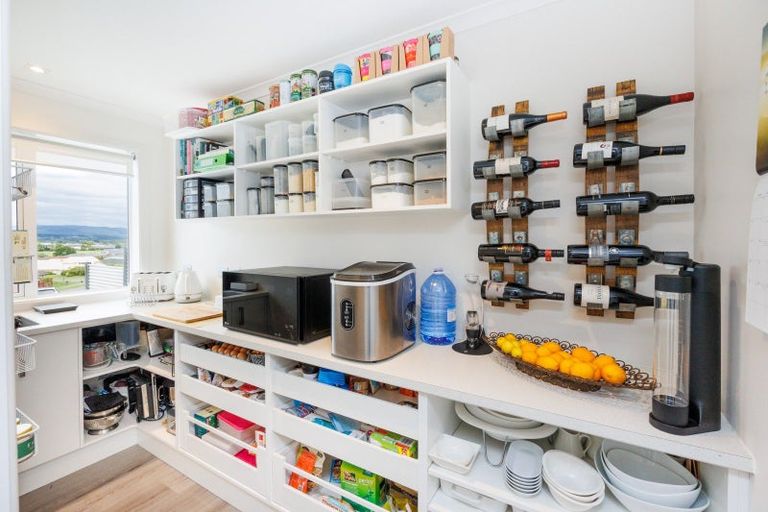 Photo of property in 3 Tennyson Avenue, Kelvin Grove, Palmerston North, 4414