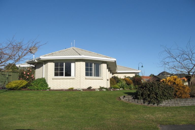 Photo of property in 2 Burleigh Place, Rototuna, Hamilton, 3210