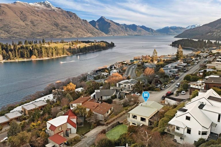 Photo of property in 28 Earnslaw Terrace, Queenstown, 9300