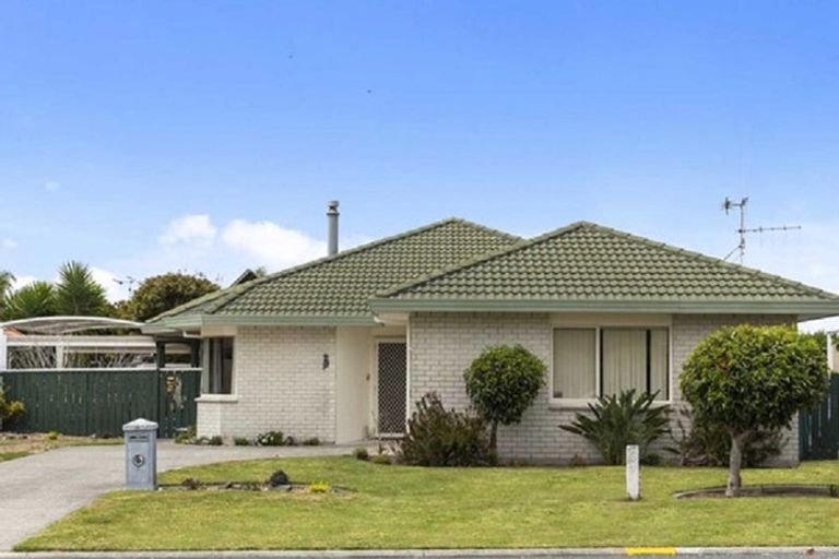 Photo of property in 17 Reef Avenue, Papamoa Beach, Papamoa, 3118