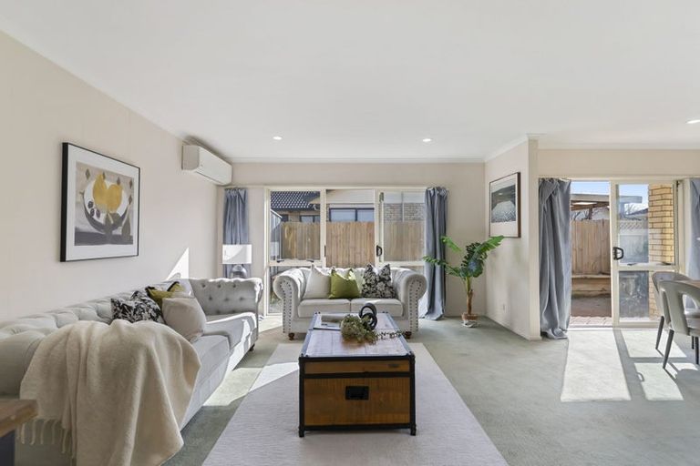 Photo of property in 13 Montilla Place, Manurewa, Auckland, 2102