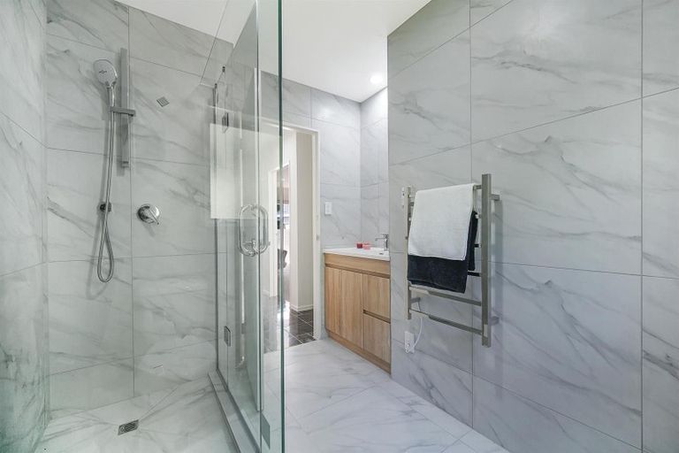 Photo of property in 2/10 Woodvale Road, Glen Eden, Auckland, 0602