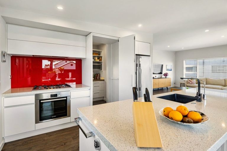 Photo of property in 60 Karewa Parade, Papamoa Beach, Papamoa, 3118