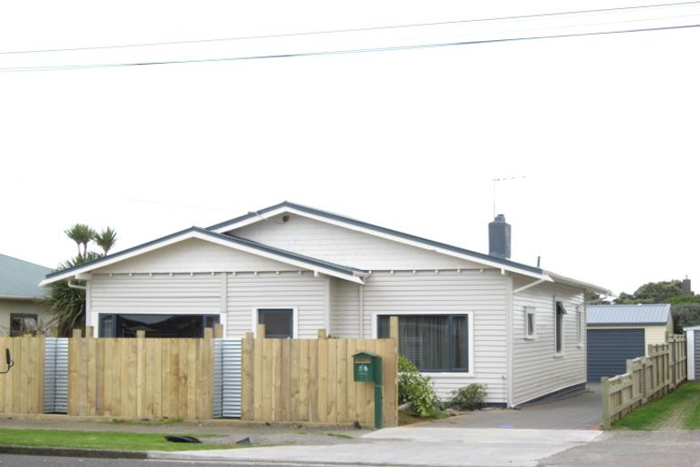 Photo of property in 35 Sackville Street, Fitzroy, New Plymouth, 4312