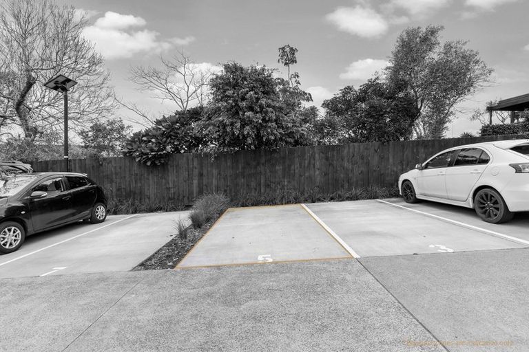 Photo of property in 5 Wharara Lane, Massey, Auckland, 0614