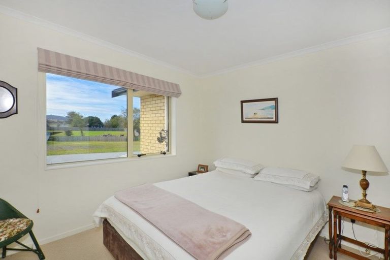 Photo of property in 6 Ishtar Place, One Tree Point, 0118