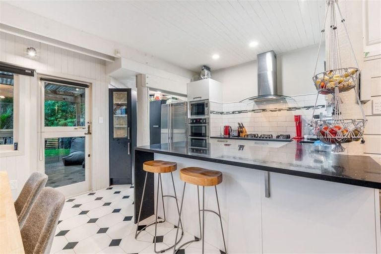 Photo of property in 40 Tanekaha Road, Titirangi, Auckland, 0604