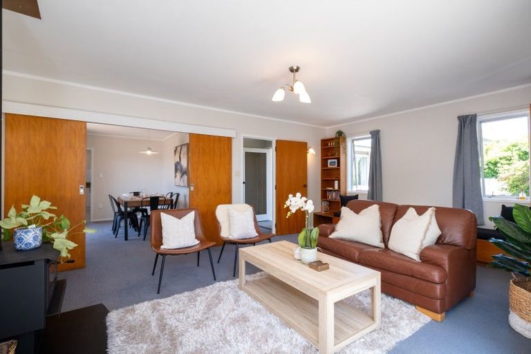 Photo of property in 37 James Cook Street, Havelock North, 4130