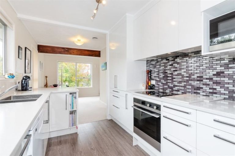 Photo of property in 47 Lantana Road, Green Bay, Auckland, 0604