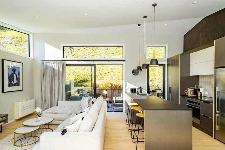 Photo of property in 61 Mcdonnell Road, Arrowtown, 9302