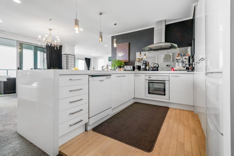 Photo of property in 12/72e Devonport Road, Tauranga, 3110