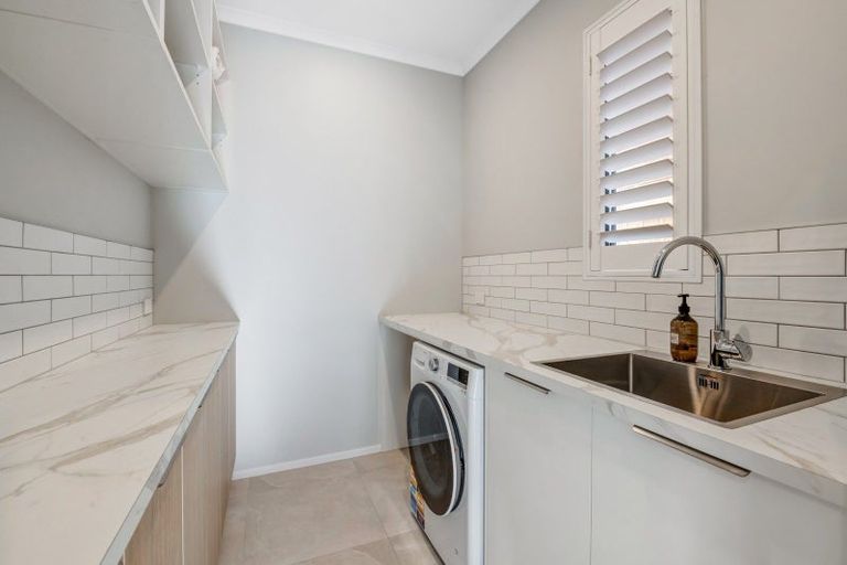 Photo of property in 28b Kukuwai Avenue, Red Beach, 0932