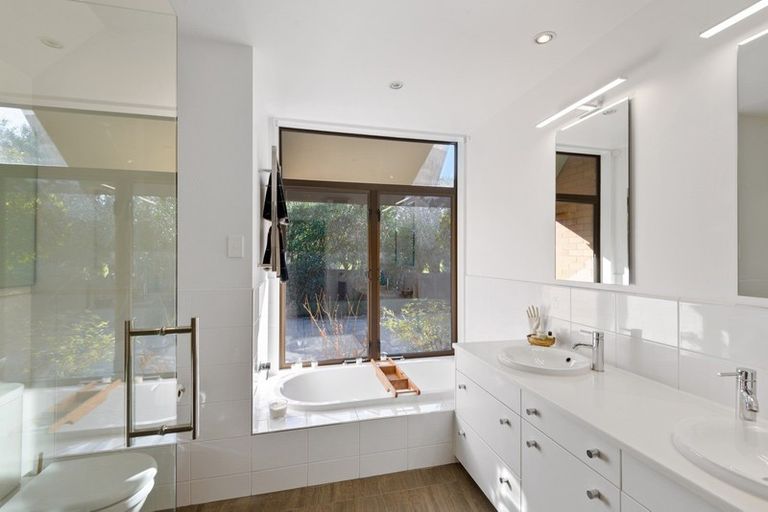 Photo of property in 24 Bannister Place, Ilam, Christchurch, 8053