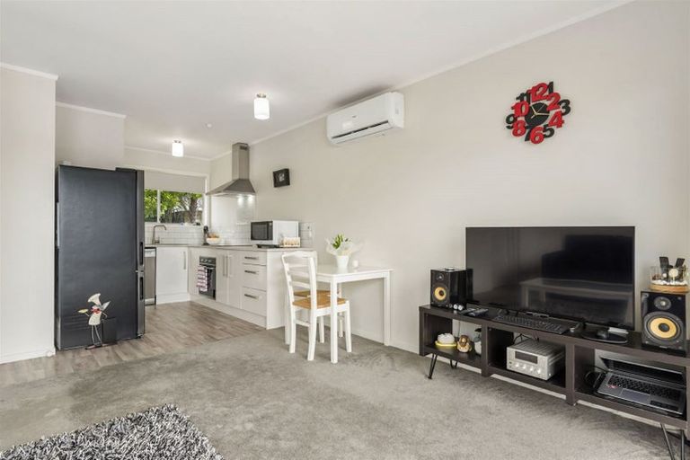 Photo of property in 1/17a Rose Road, Papatoetoe, Auckland, 2025