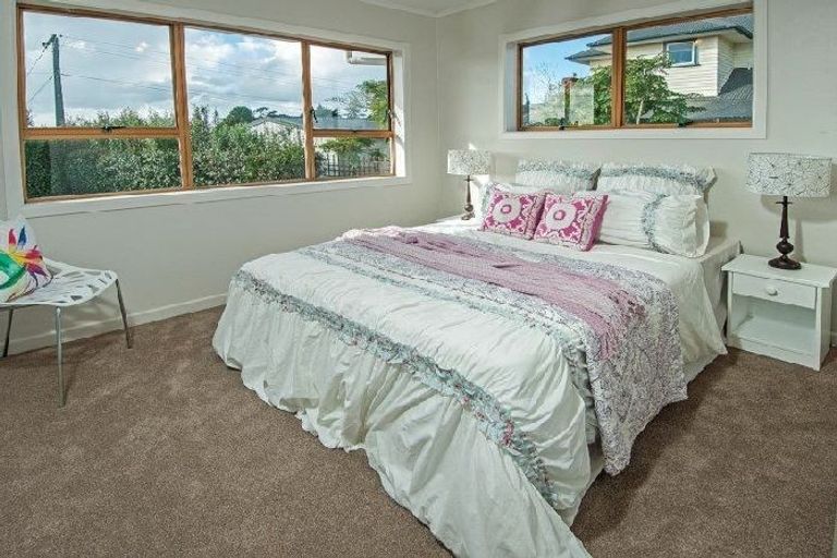 Photo of property in 254a East Coast Road, Forrest Hill, Auckland, 0620