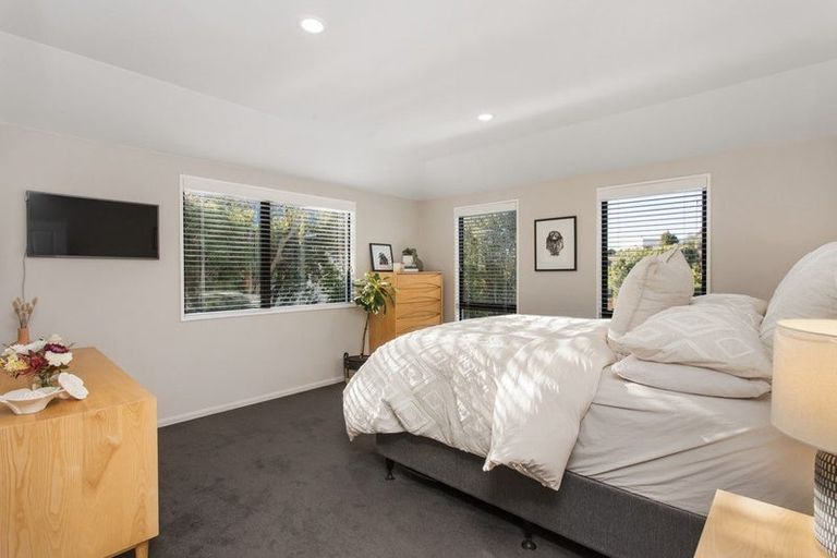 Photo of property in 28 Highcrest Heights, Westmorland, Christchurch, 8025