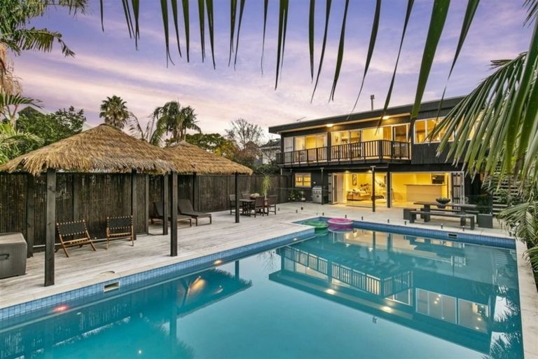 Photo of property in 46 Marywil Crescent, Hillcrest, Auckland, 0627