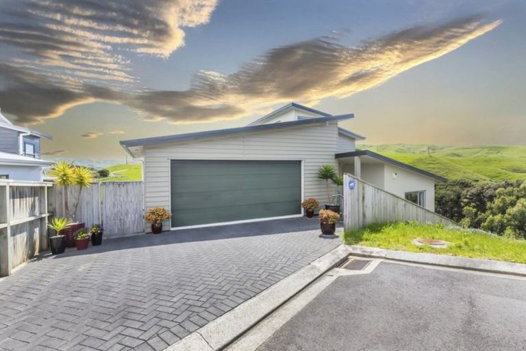 Photo of property in 71 Saint Ives Drive, Camborne, Porirua, 5026