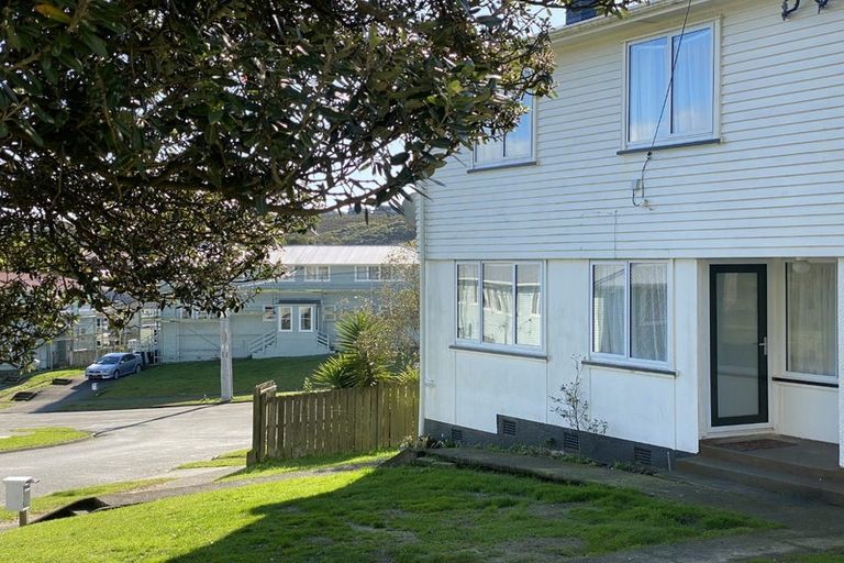 Photo of property in 1a-b Devon Place, Cannons Creek, Porirua, 5024