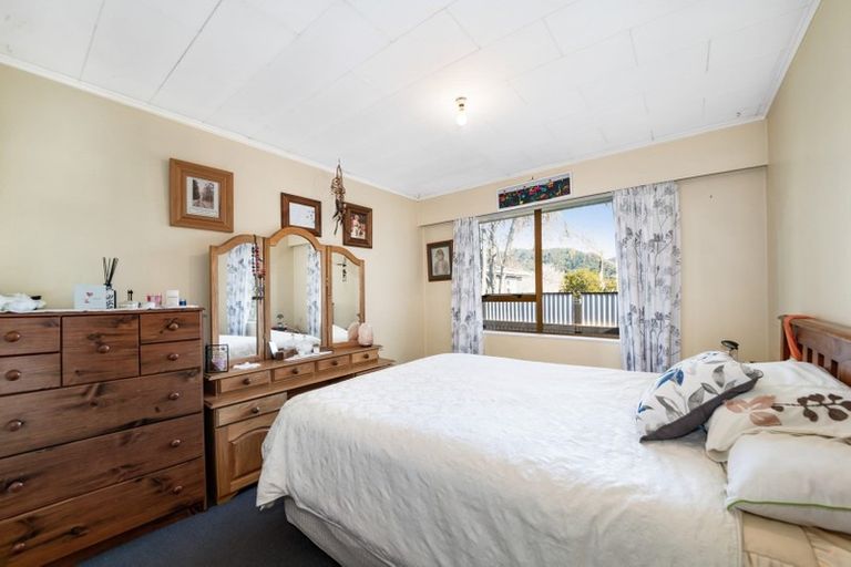 Photo of property in 131 Waikawa Road, Picton, 7220