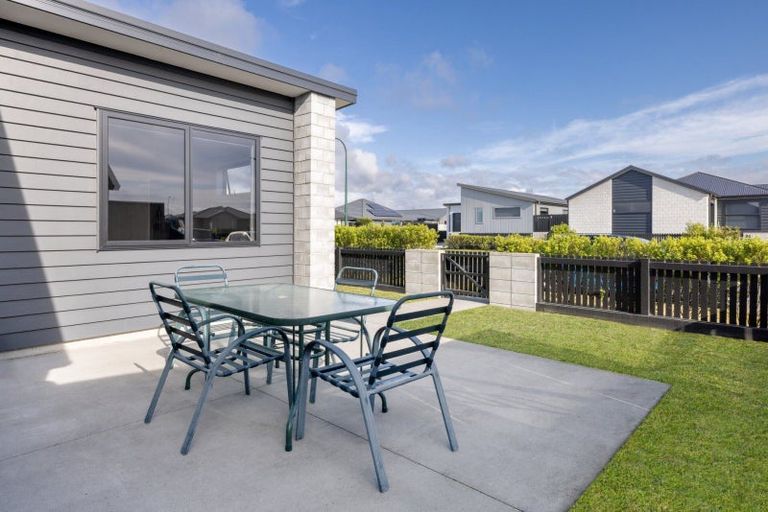 Photo of property in 1 Harp Place, Papamoa, 3118