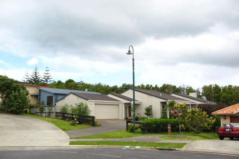 Photo of property in 34 Serene Place, Gulf Harbour, Whangaparaoa, 0930