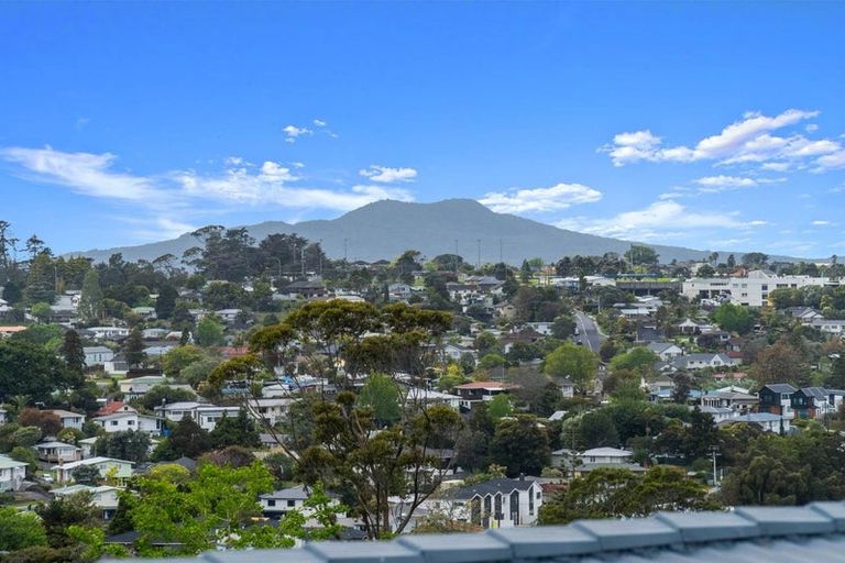 Photo of property in 2 Sycamore Drive, Sunnynook, Auckland, 0620