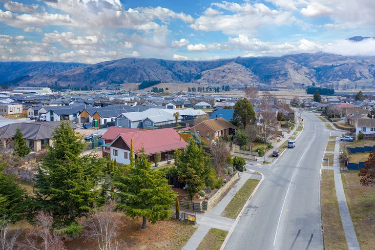 Photo of property in 2 Waenga Drive, Cromwell, 9310