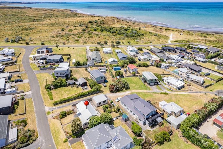 Photo of property in 13 Okiwa Terrace, Waiinu Beach, Whanganui, 4588