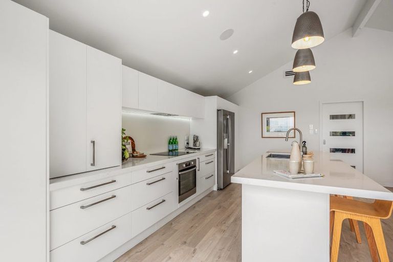 Photo of property in 1/16 Clematis Avenue, Murrays Bay, Auckland, 0630