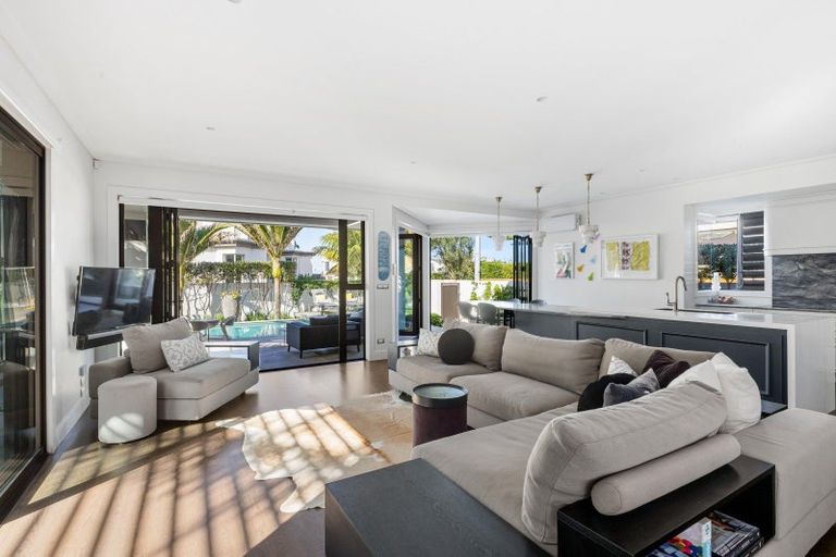 Photo of property in 361 Hibiscus Coast Highway, Orewa, 0931