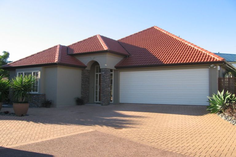 Photo of property in 8a Hendrika Court, Hobsonville, Auckland, 0618