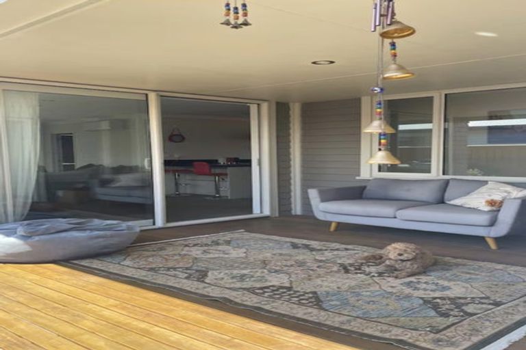 Photo of property in 11 Pounamu Place, Pegasus, 7612