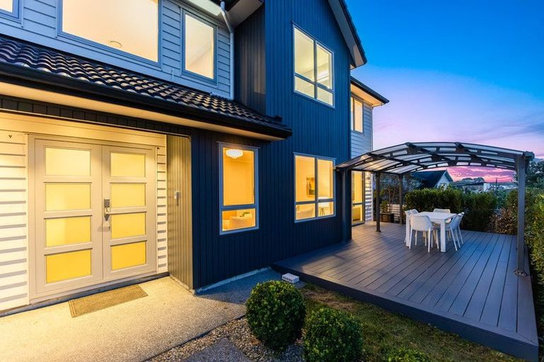 Photo of property in 17 Headland Drive, Long Bay, Auckland, 0630