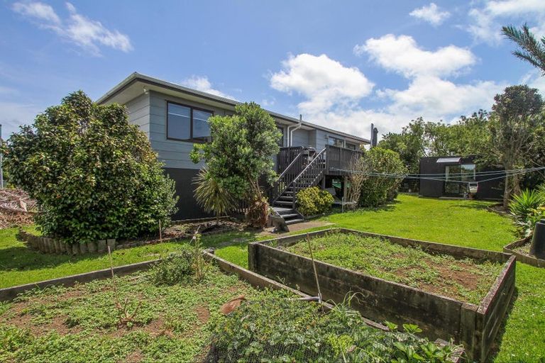 Photo of property in 3 Stella Drive, Clarks Beach, 2122