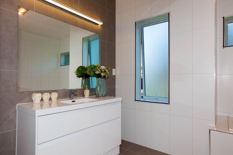 Photo of property in 4b Astrolabe Place, Gulf Harbour, Whangaparaoa, 0930